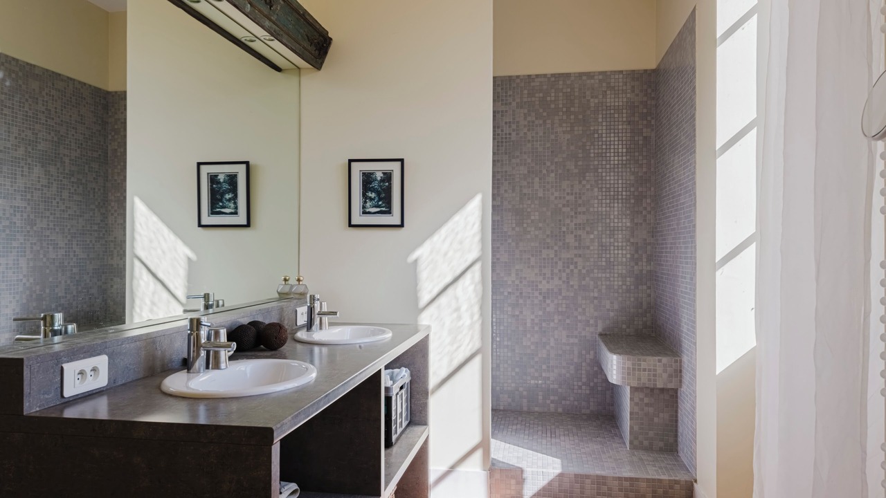 Photo of Bathroom in Sore