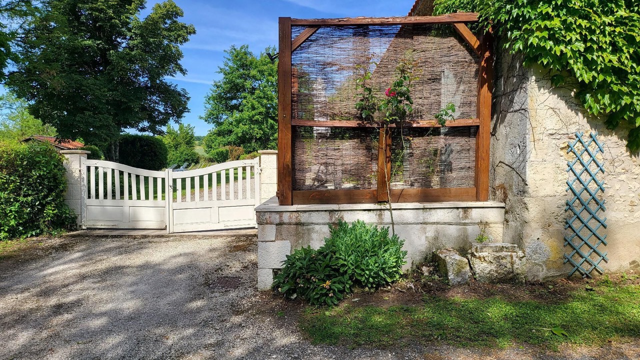 Photo of Outdoor in Ronsenac