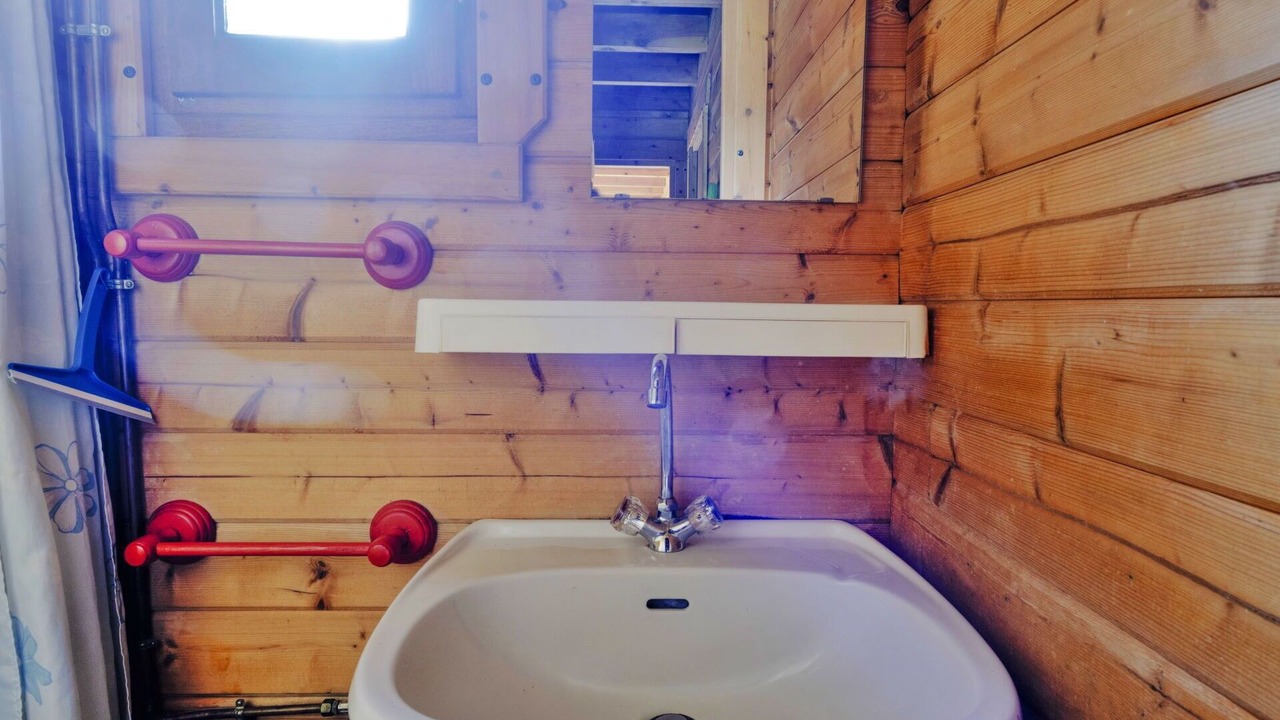 Photo of Bathroom in Camps-Saint-Mathurin-Leobazel