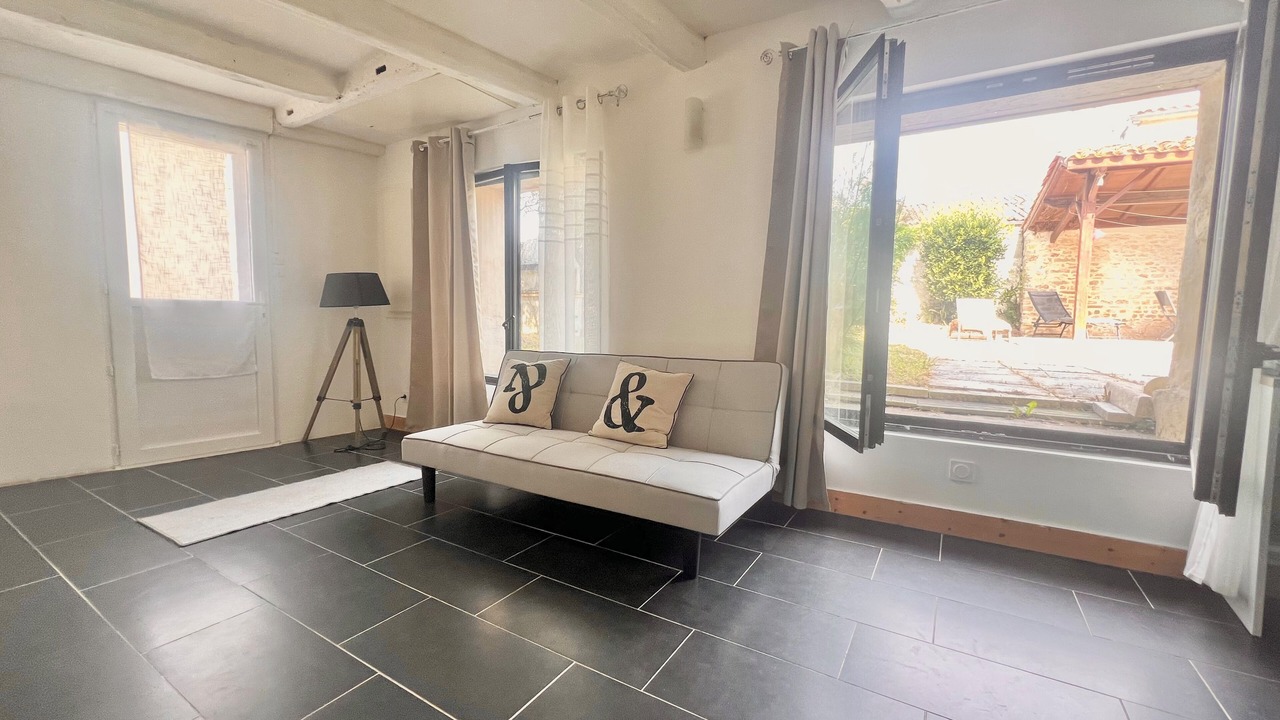 Photo of Livingroom in Saint-Coutant-le-Grand