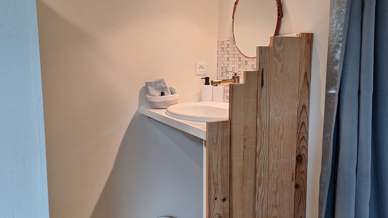 Photo of Bathroom in Pommiers-Moulons