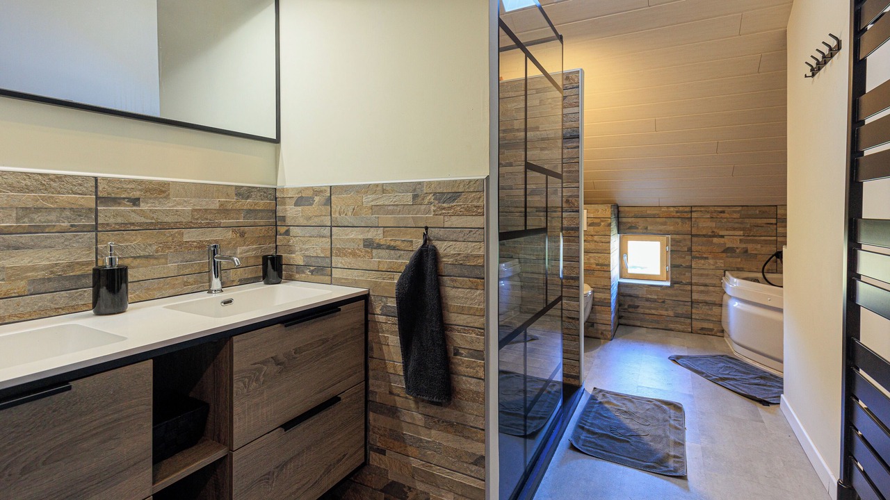 Photo of Bathroom in Lesperon