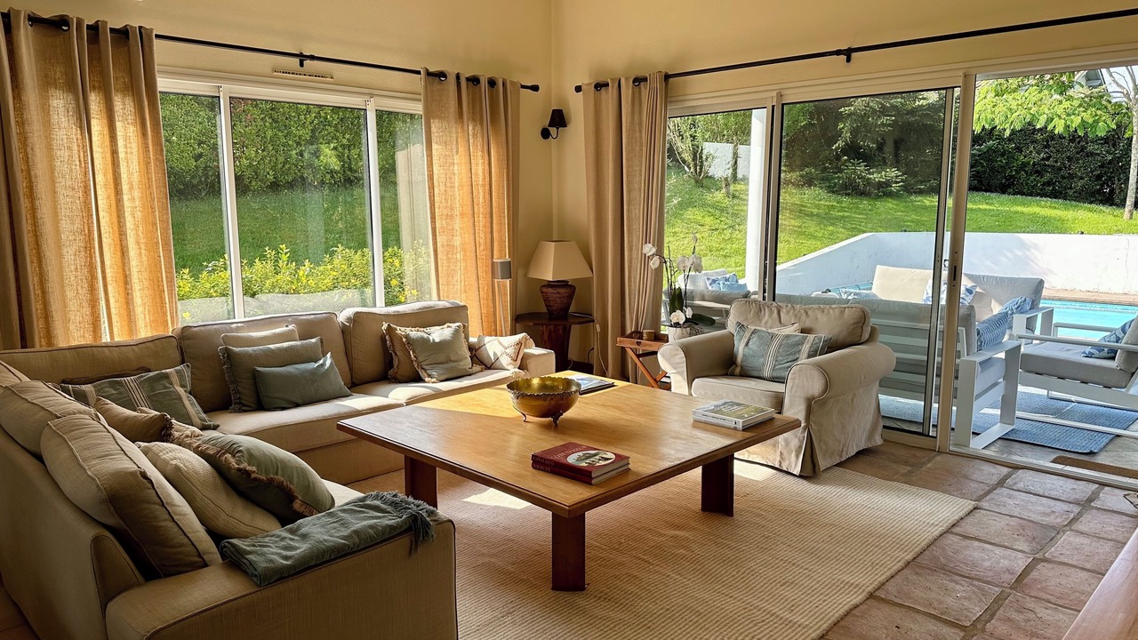 Photo of Livingroom in Saint-Pierre-d'Irube