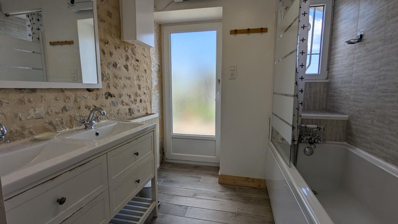 Photo of Bathroom in Magnac-Lavalette-Villars