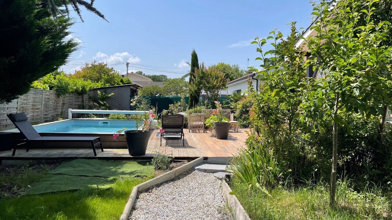 Photo of Patio Balcony in Saint-Medard-en-Jalles