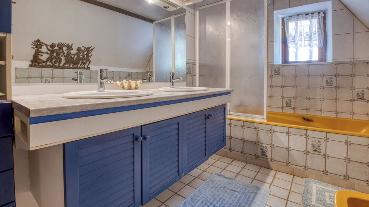 Photo of Bathroom in Saint-Andre-dAllas