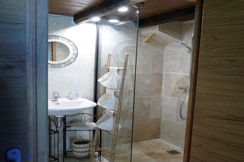 Photo of Bathroom in Saint-Martin-des-Combes