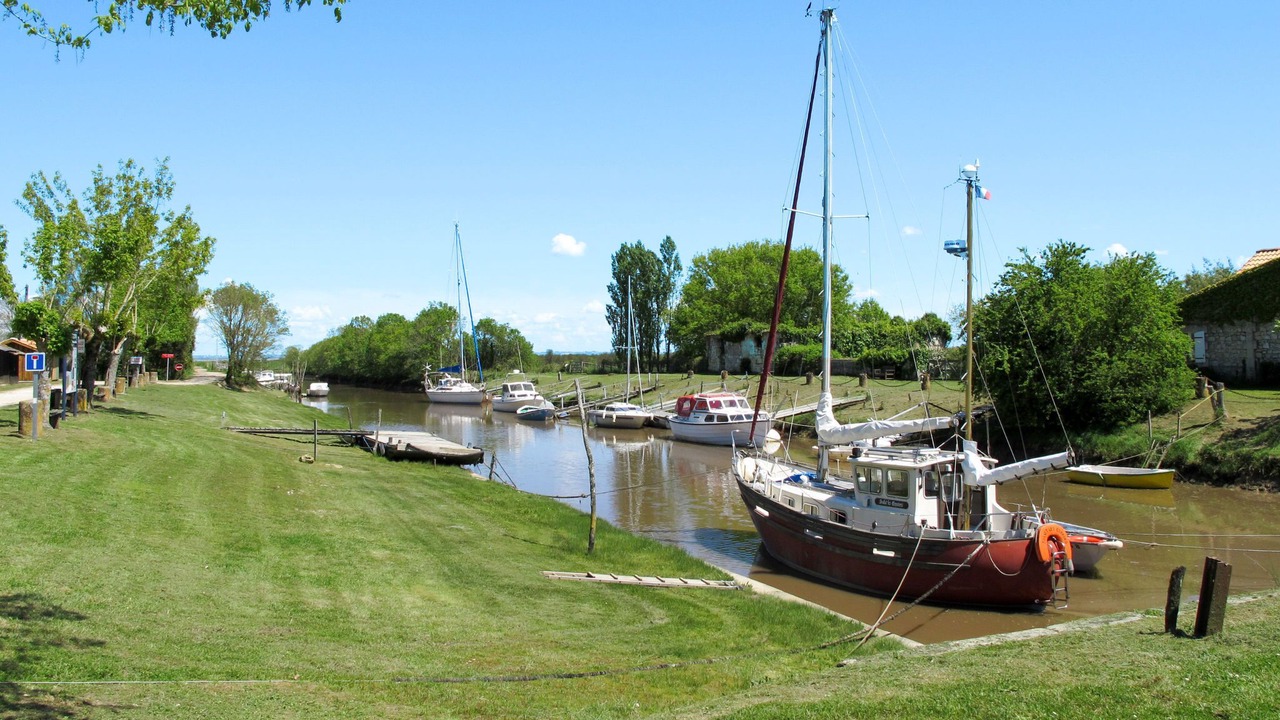 Photo of Others in Saint-Germain-dEsteuil