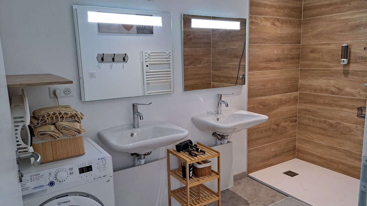 Photo of Bathroom in Saint-Medard-de-Guizieres