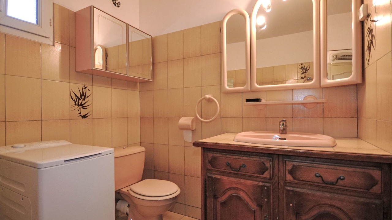 Photo of Bathroom in Velleron