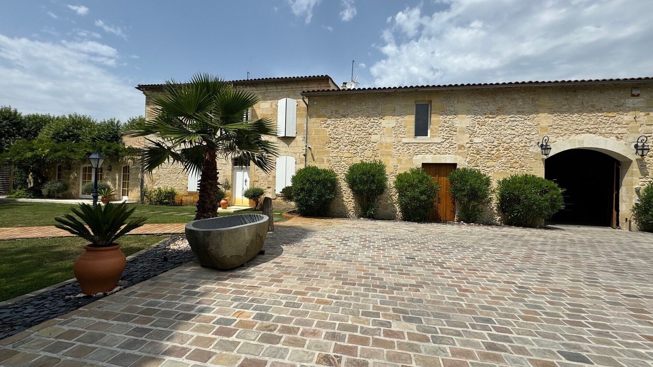 Photo of Outdoor in Camblanes-et-Meynac