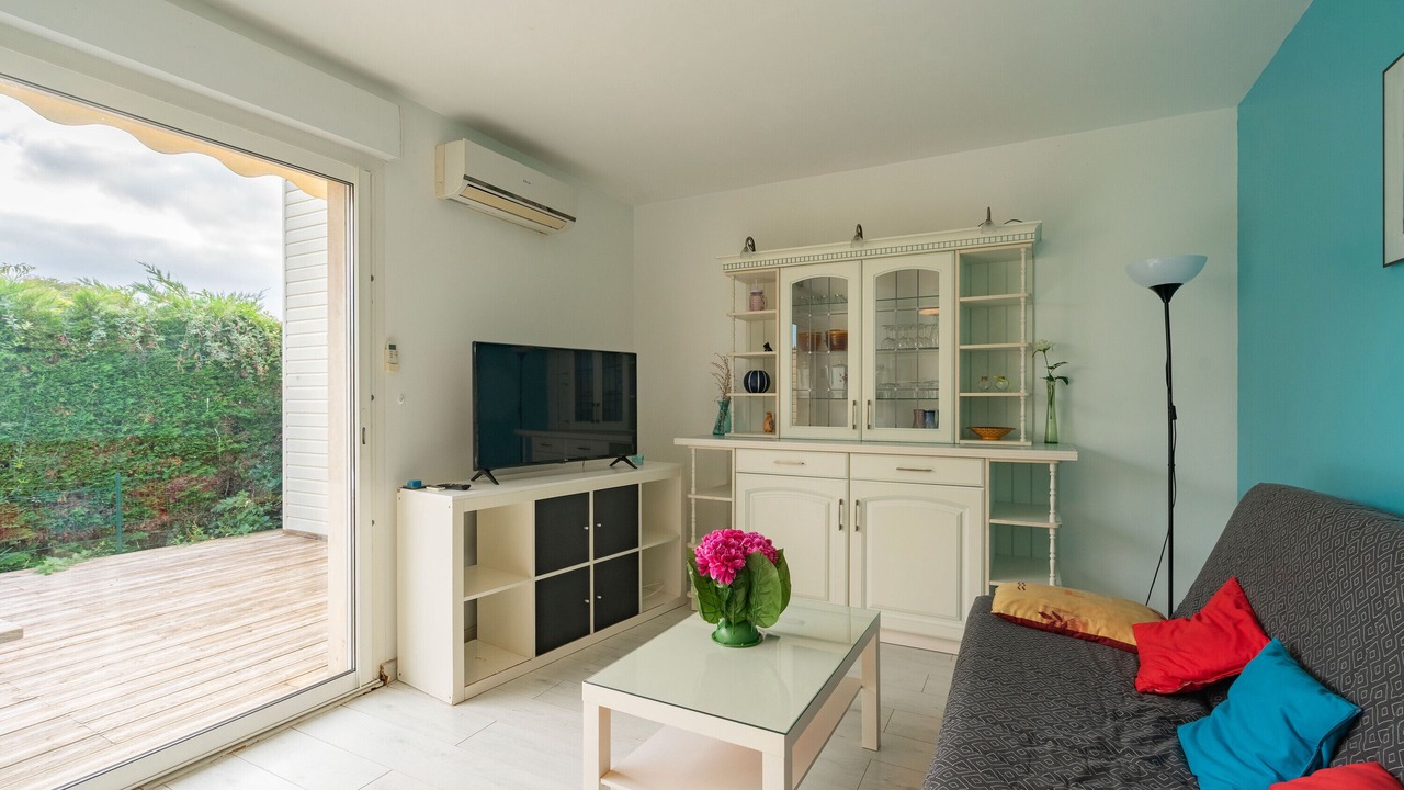 Photo of Livingroom in Saint-Simon-de-Bordes