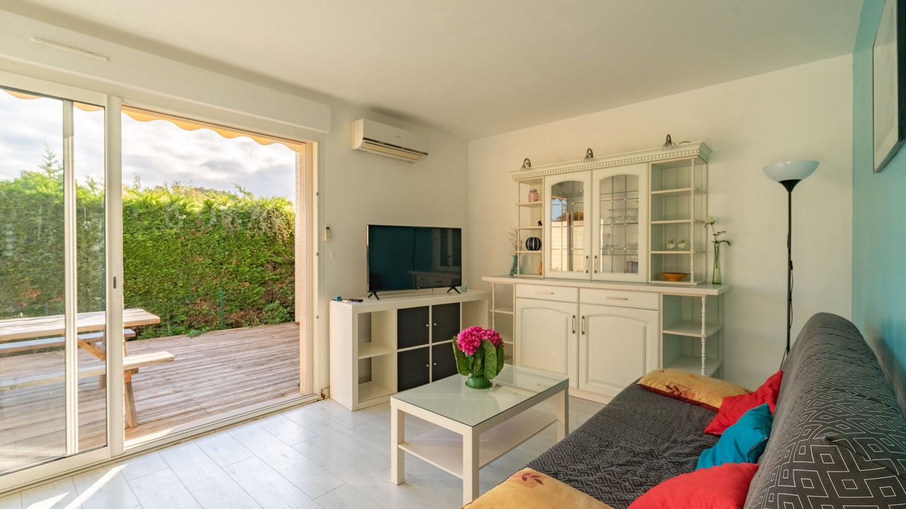 Photo of Livingroom in Saint-Simon-de-Bordes