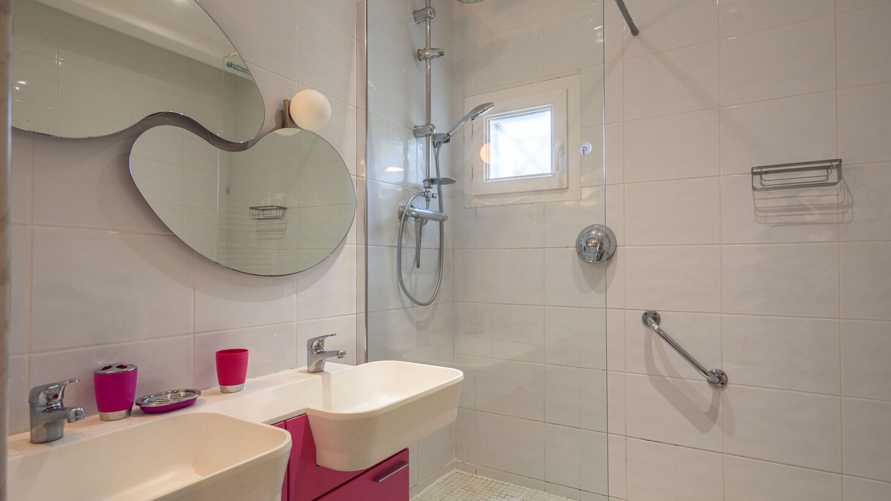 Photo of Bathroom in Saint-Simon-de-Bordes