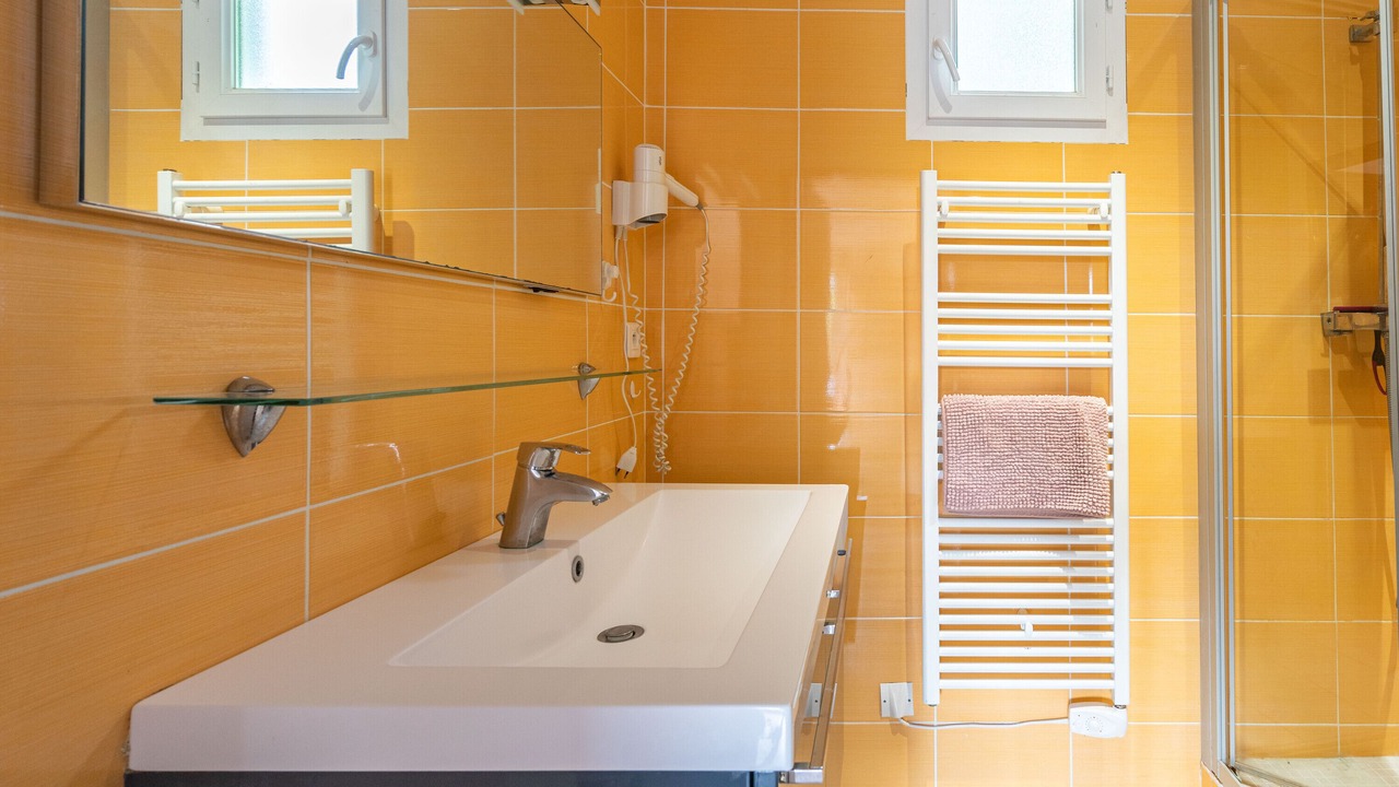 Photo of Bathroom in Saint-Simon-de-Bordes