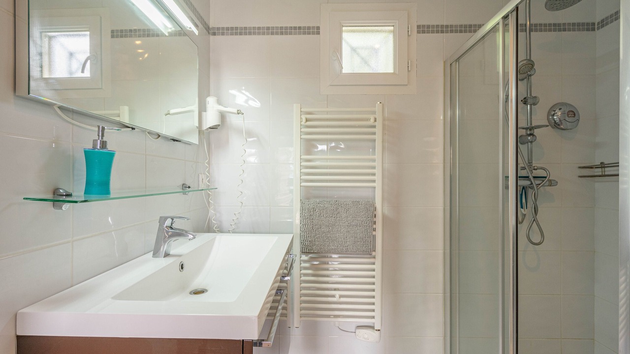 Photo of Bathroom in Saint-Simon-de-Bordes