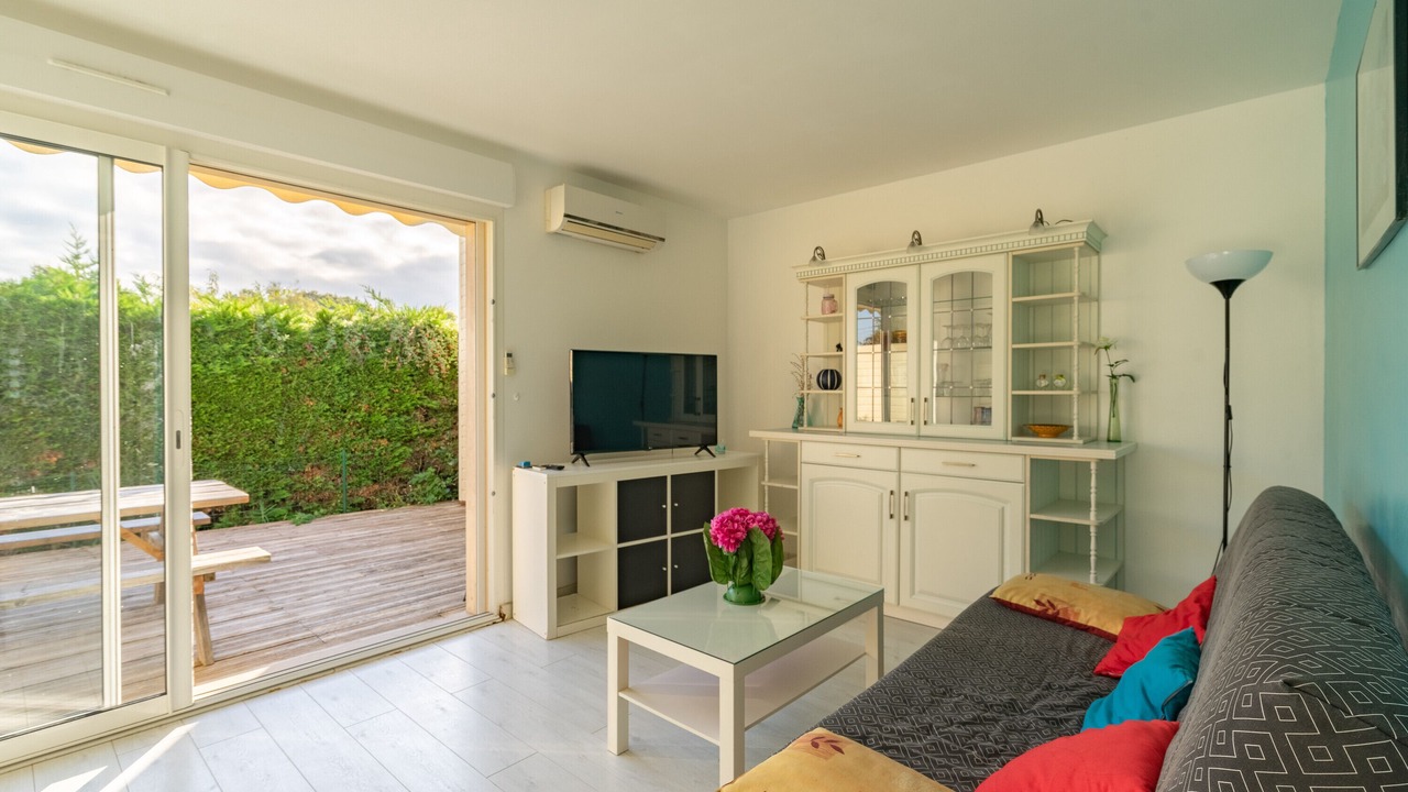 Photo of Livingroom in Saint-Simon-de-Bordes
