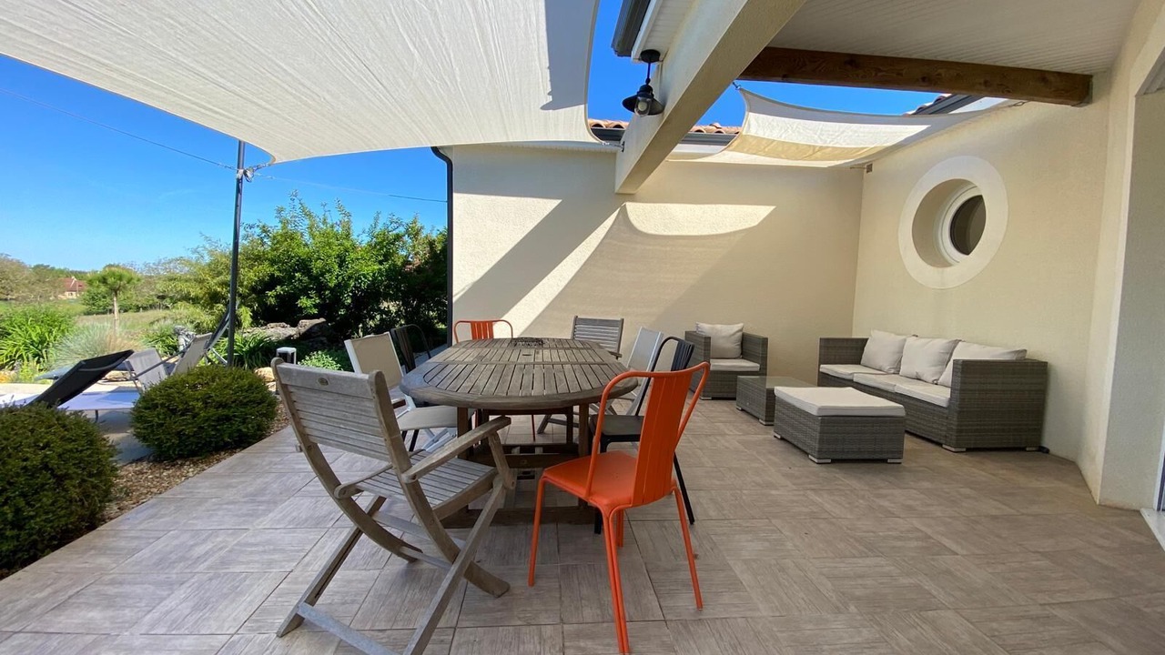 Photo of Outdoor in Pontours
