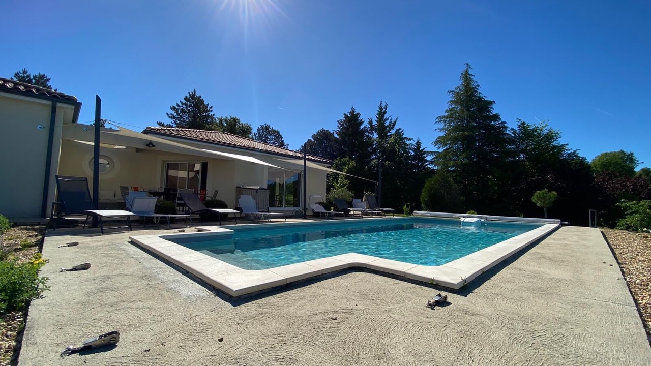 Photo of Outdoor in Pontours
