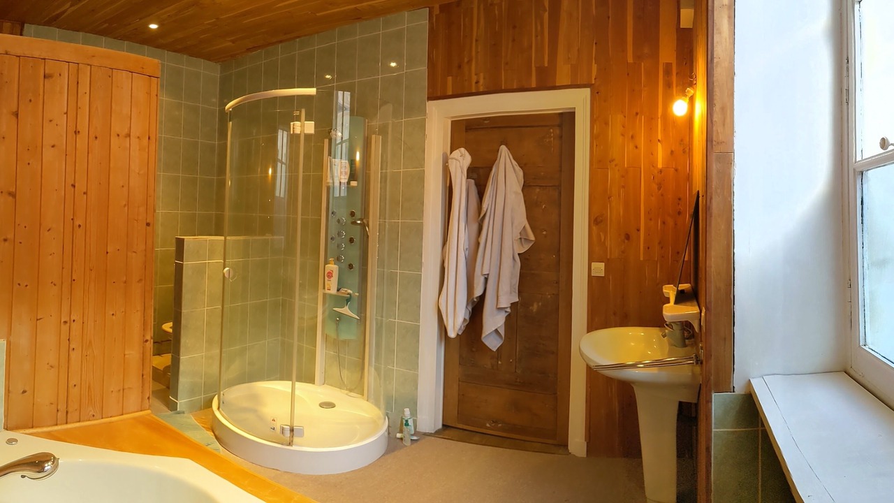 Photo of Bathroom in Saint-Germain