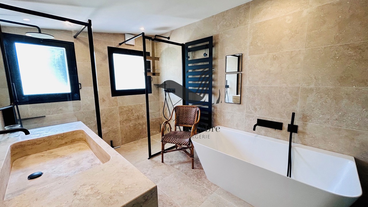 Photo of Bathroom in Port-des-Barques