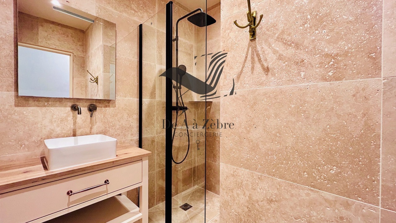 Photo of Bathroom in Port-des-Barques