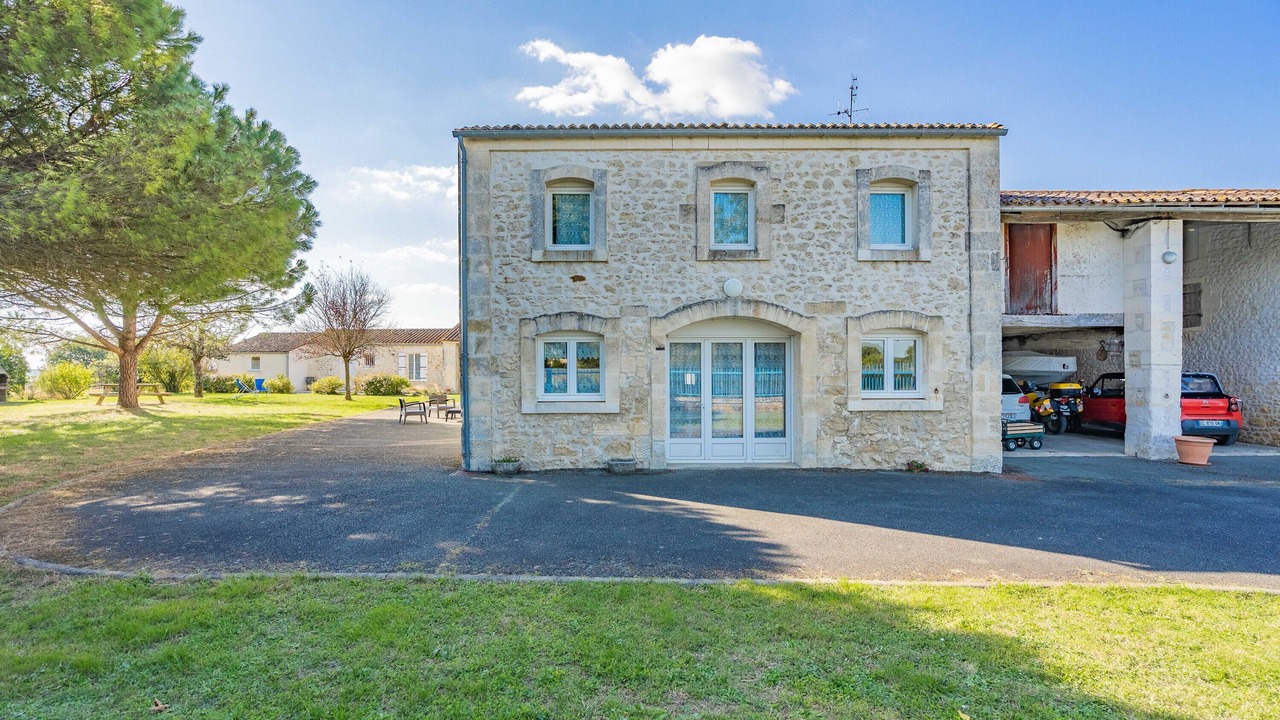 Photo of Outdoor in La Gripperie-Saint-Symphorien