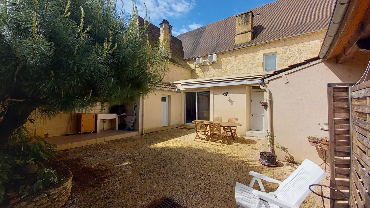Photo of Patio Balcony in Saint-Leon-sur-Vezere