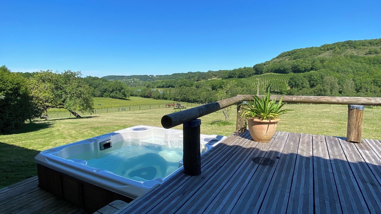 Photo of Patio Balcony in Sainte-Colombe-de-Villeneuve