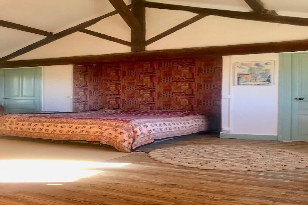 Photo of Bedroom in Queaux