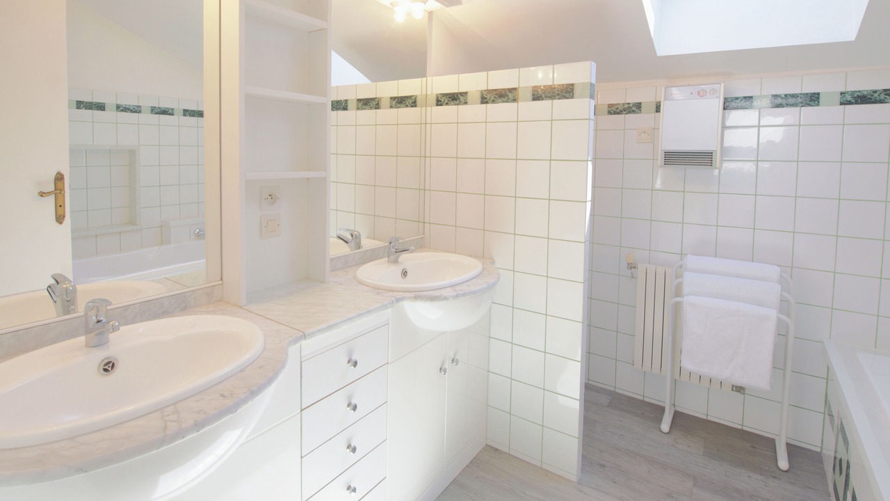 Photo of Bathroom in Bouin