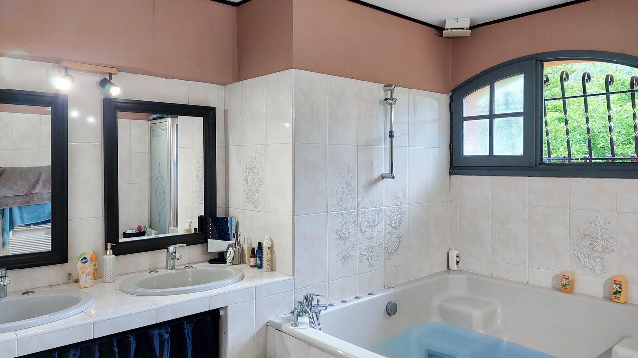 Photo of Bathroom in Le Temple