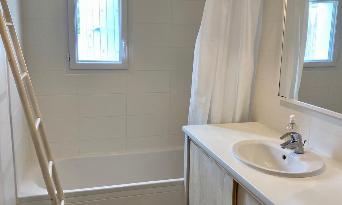 Photo of Bathroom in La Couarde-sur-Mer