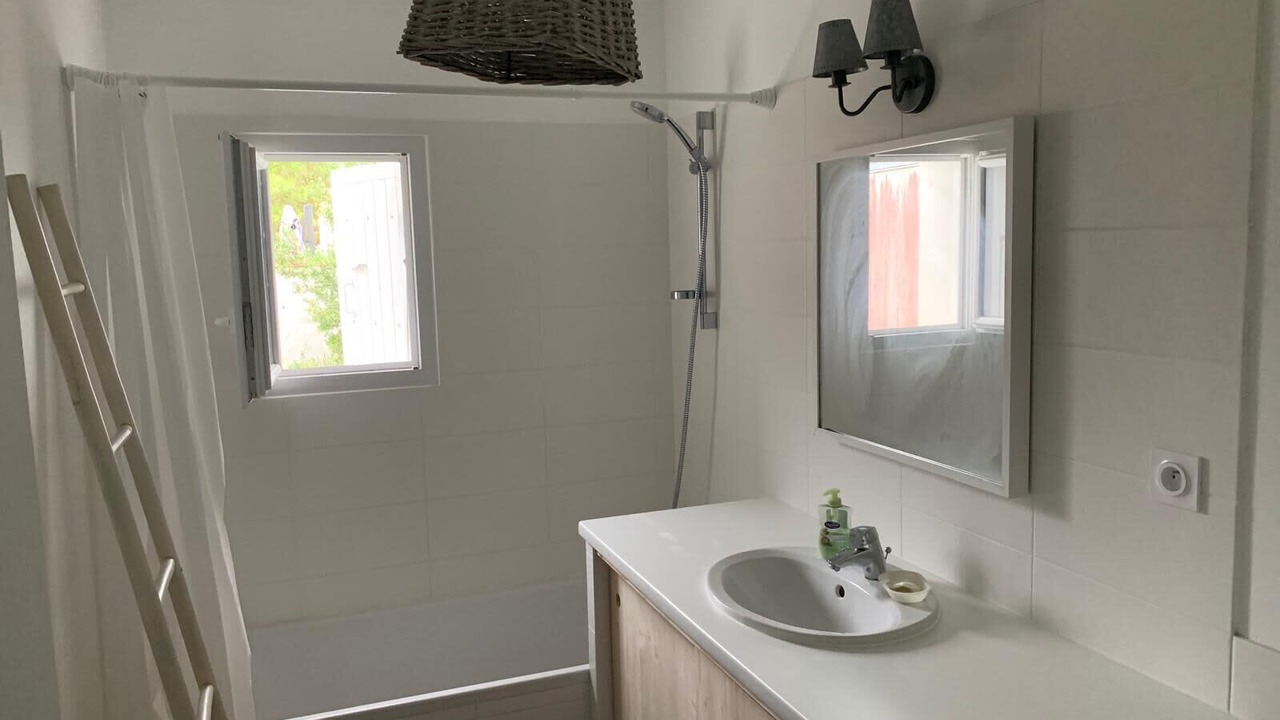 Photo of Bathroom in La Couarde-sur-Mer