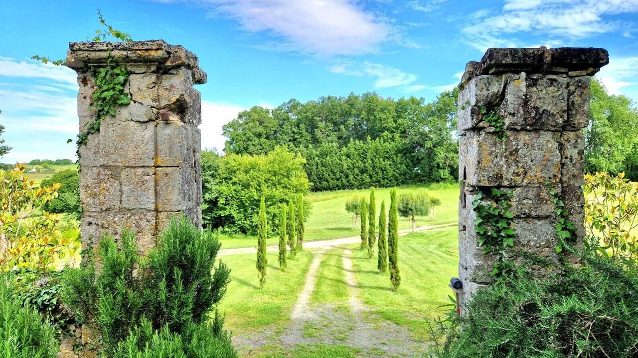 Photo of Outdoor in Saint-Romain-la-Virvee
