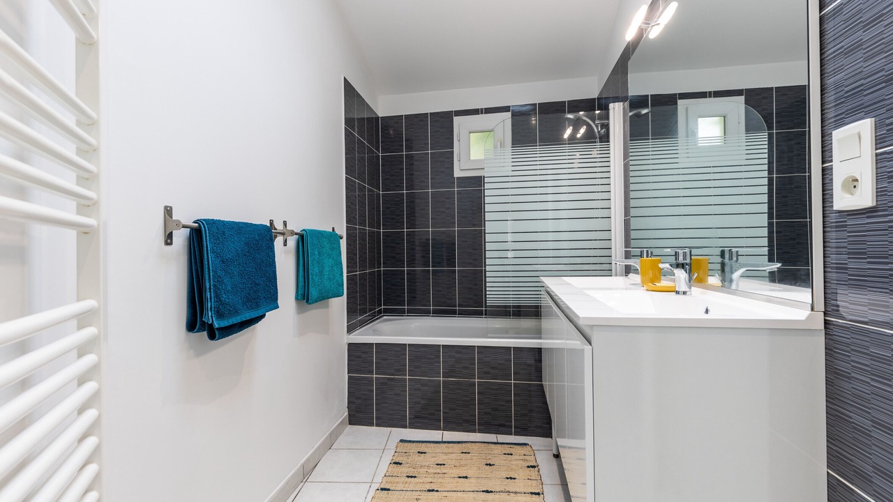 Photo of Bathroom in Libourne