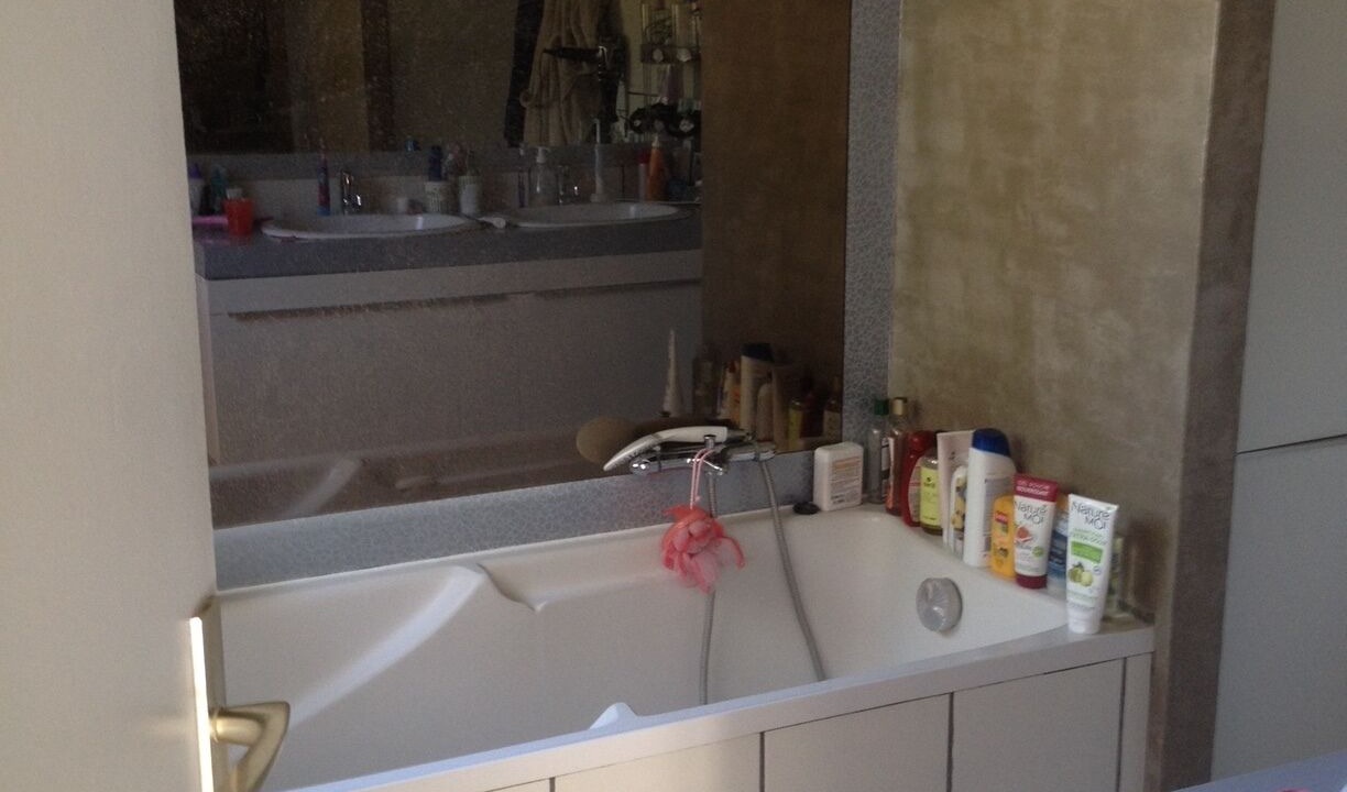 Photo of Bathroom in Saint-Jean-de-Liversay