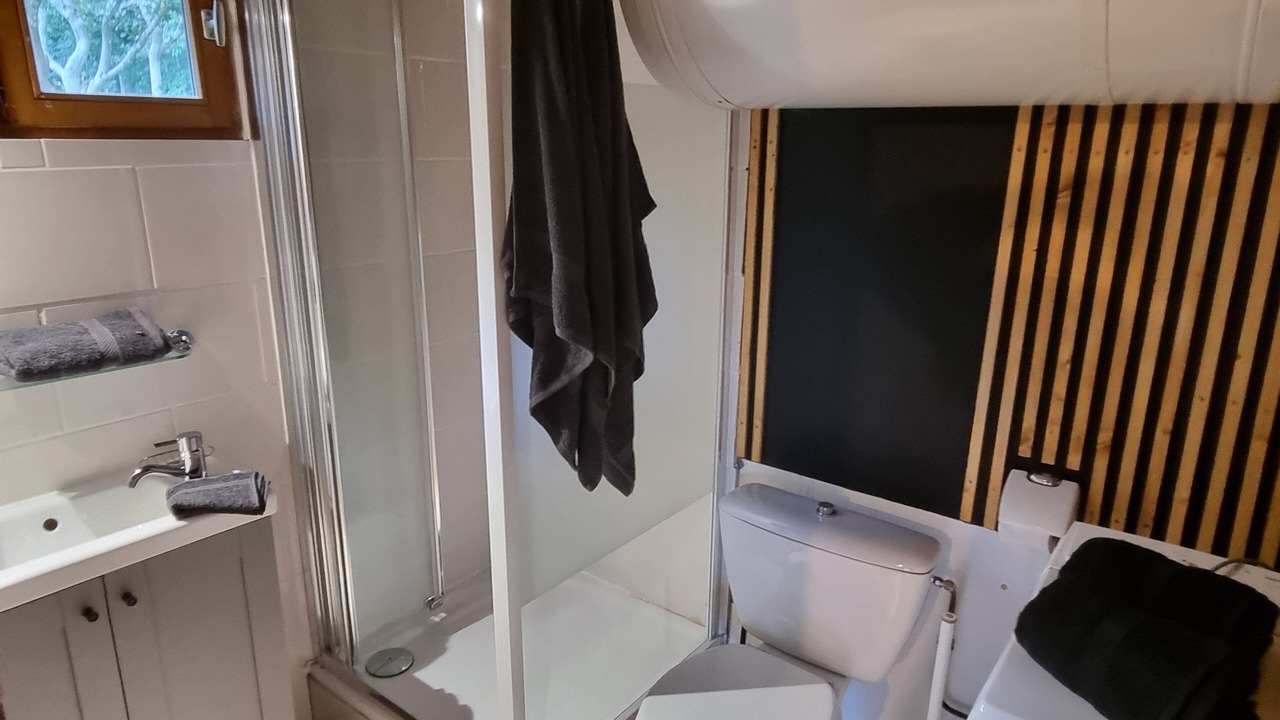 Photo of Bathroom in Blanquefort-sur-Briolance