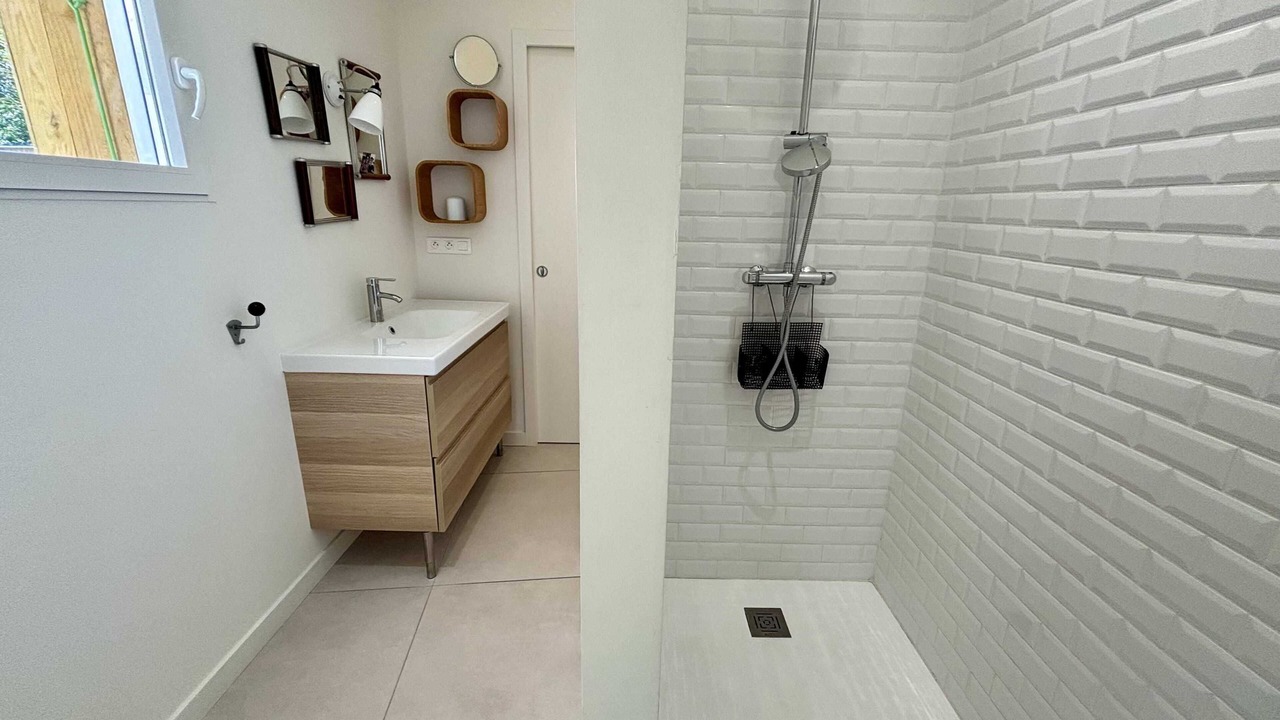 Photo of Bathroom in Domino