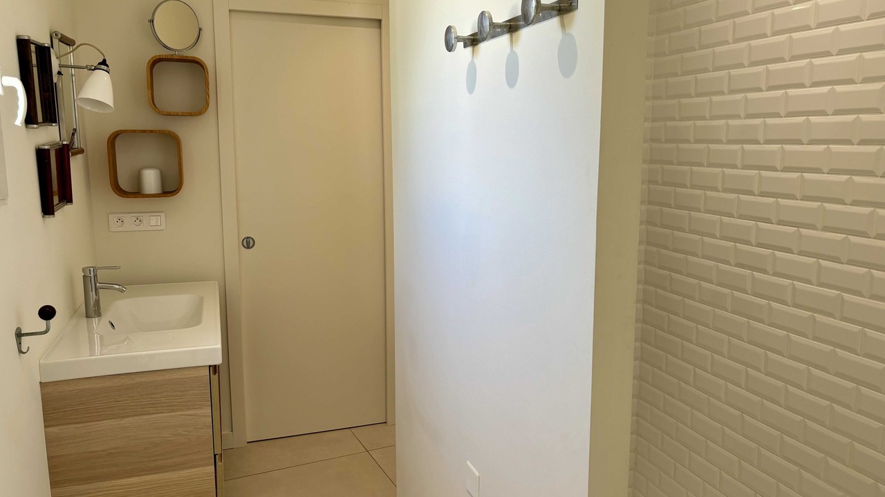 Photo of Bathroom in Domino