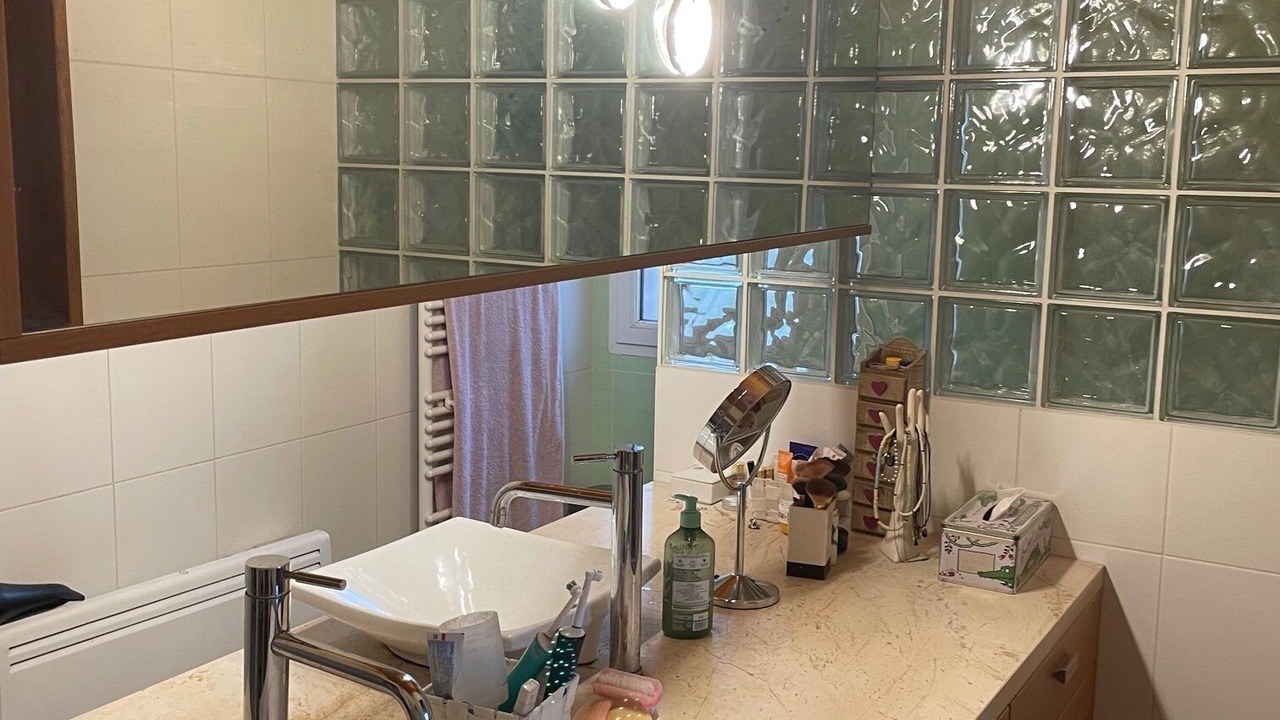Photo of Bathroom in Saint-Andre-de-Cubzac