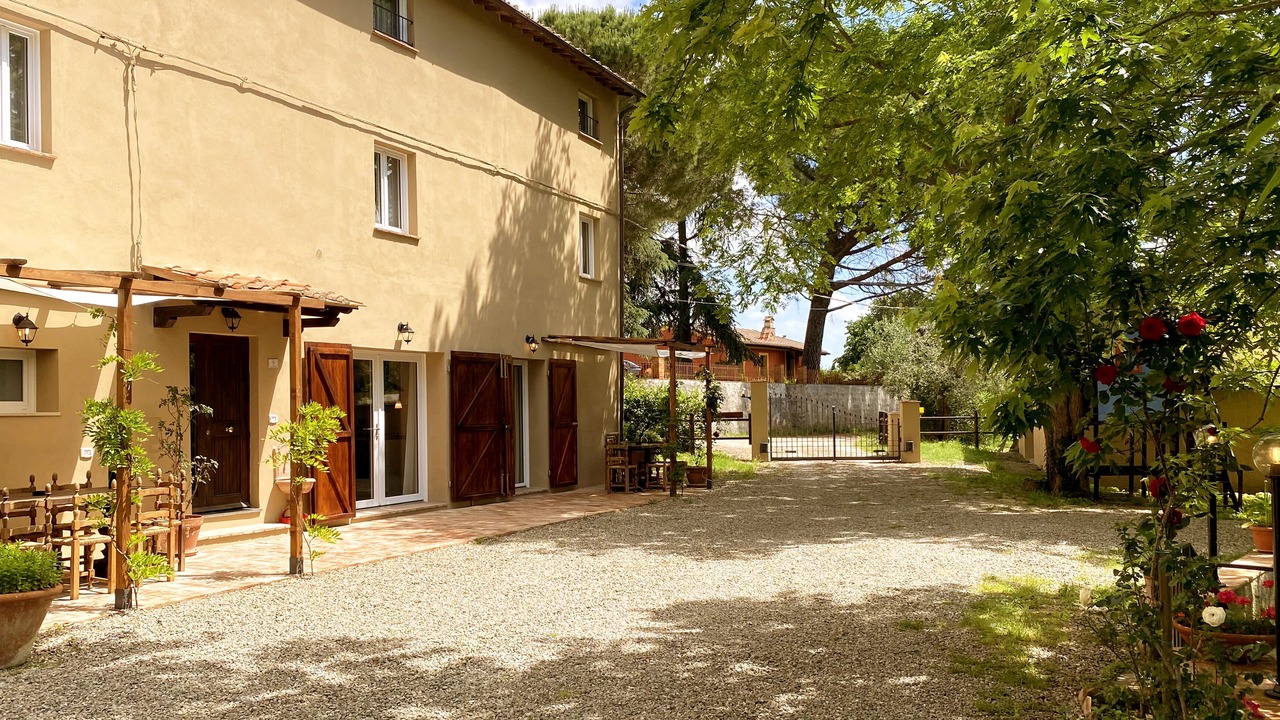 Photo of Patio Balcony in Lari