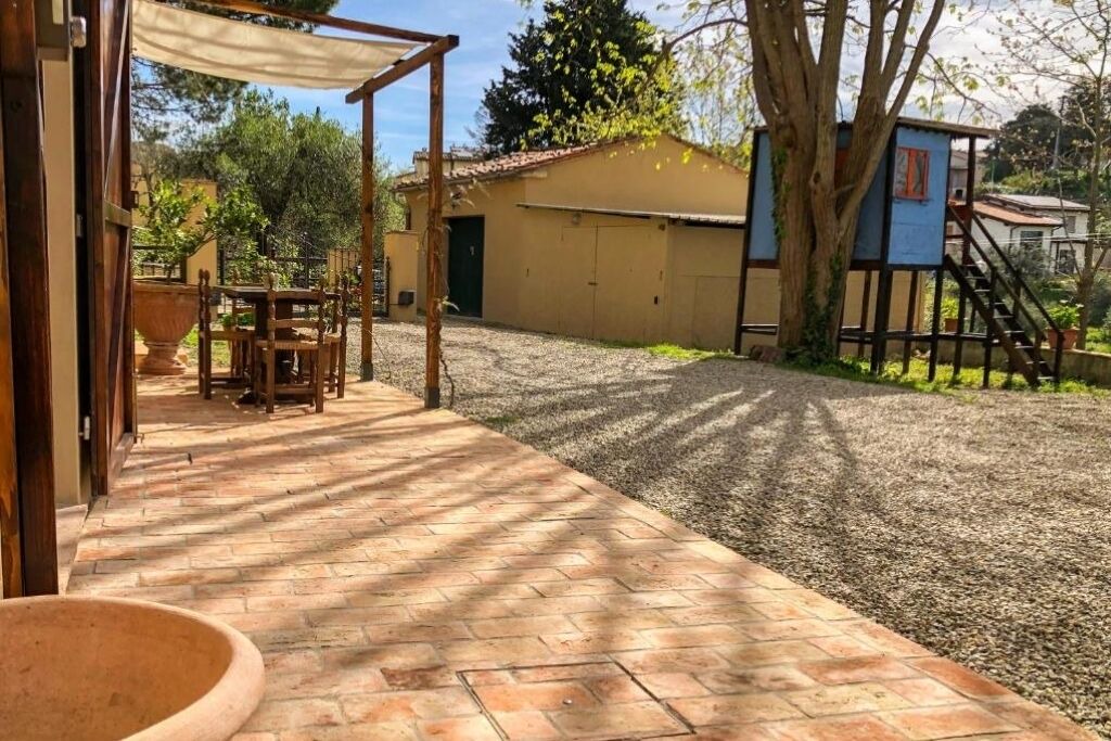 Photo of Outdoor in Lari