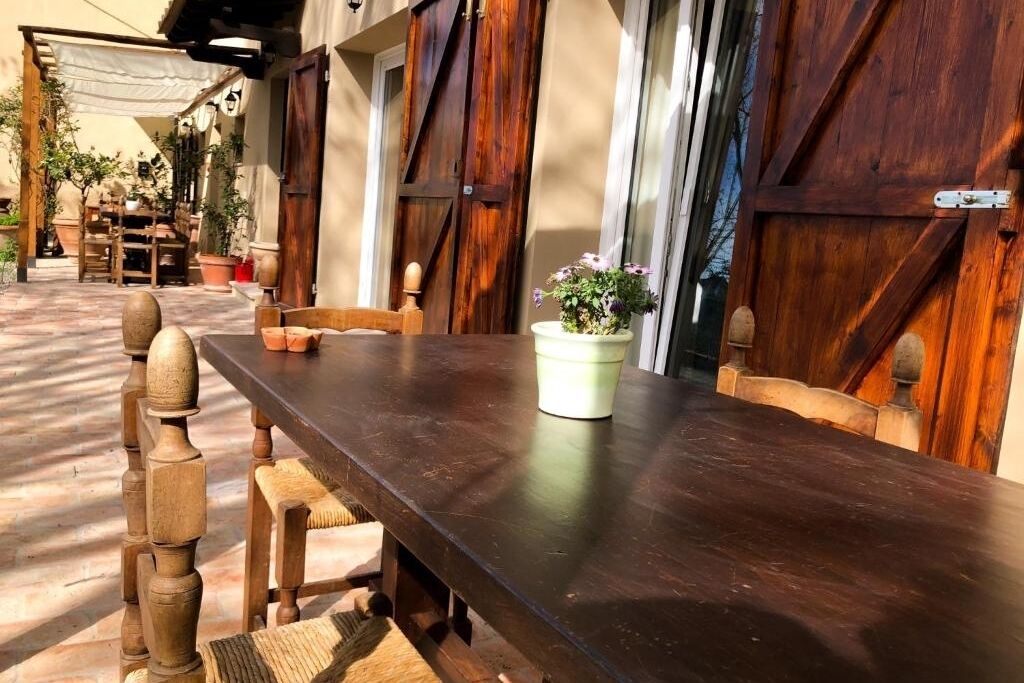 Photo of Outdoor in Lari