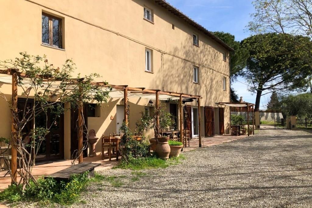 Photo of Outdoor in Lari