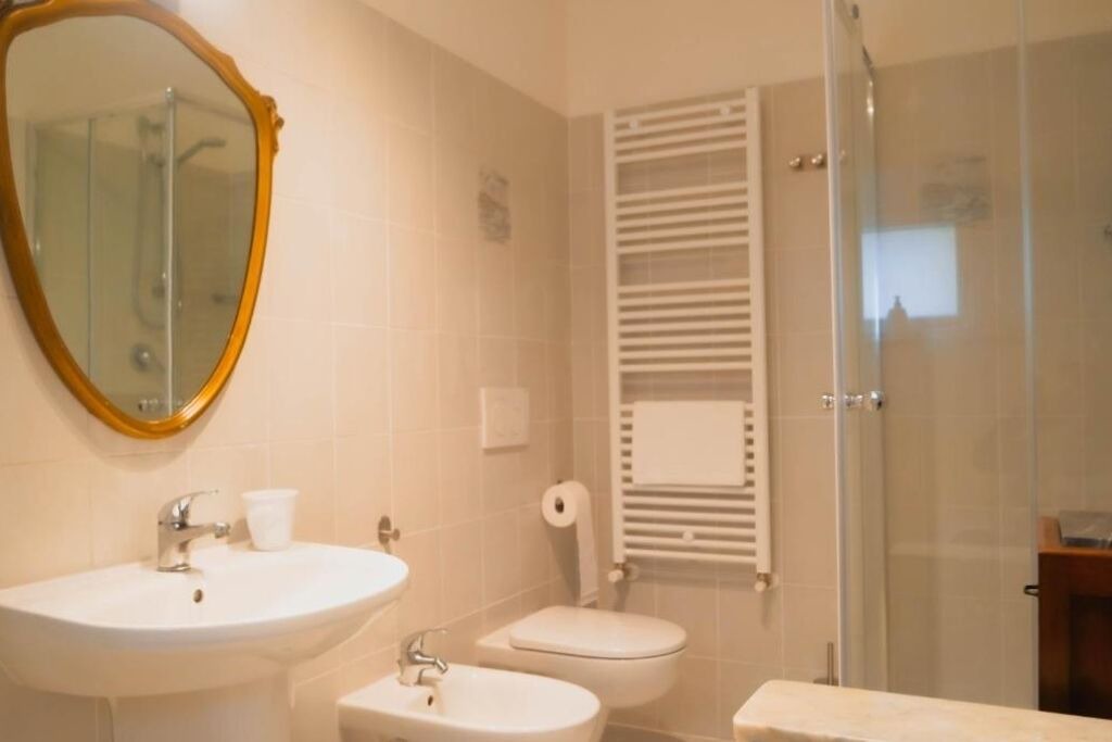 Photo of Bathroom in Lari