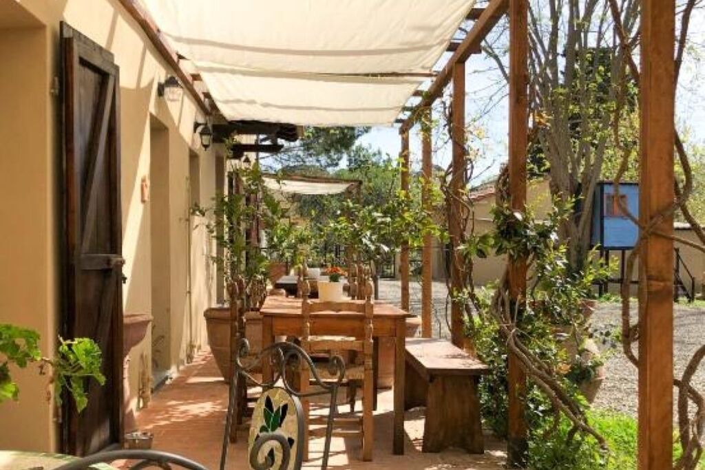 Photo of Outdoor in Lari