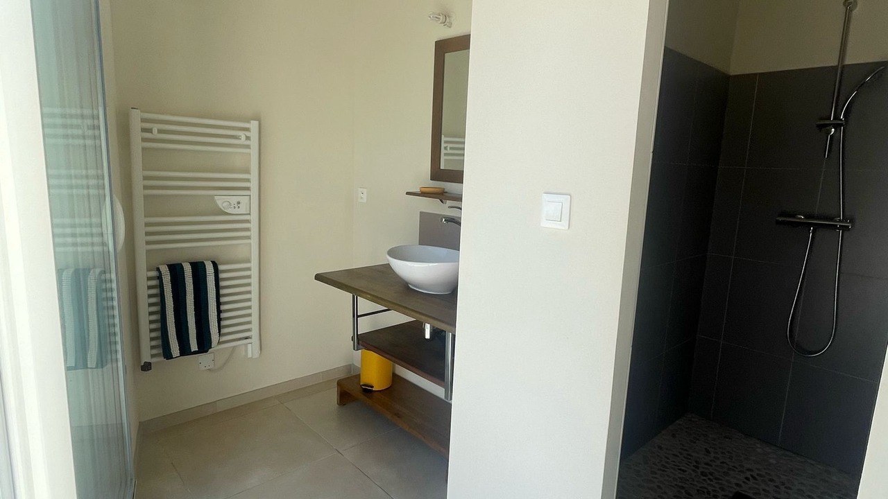 Photo of Bathroom in Domino