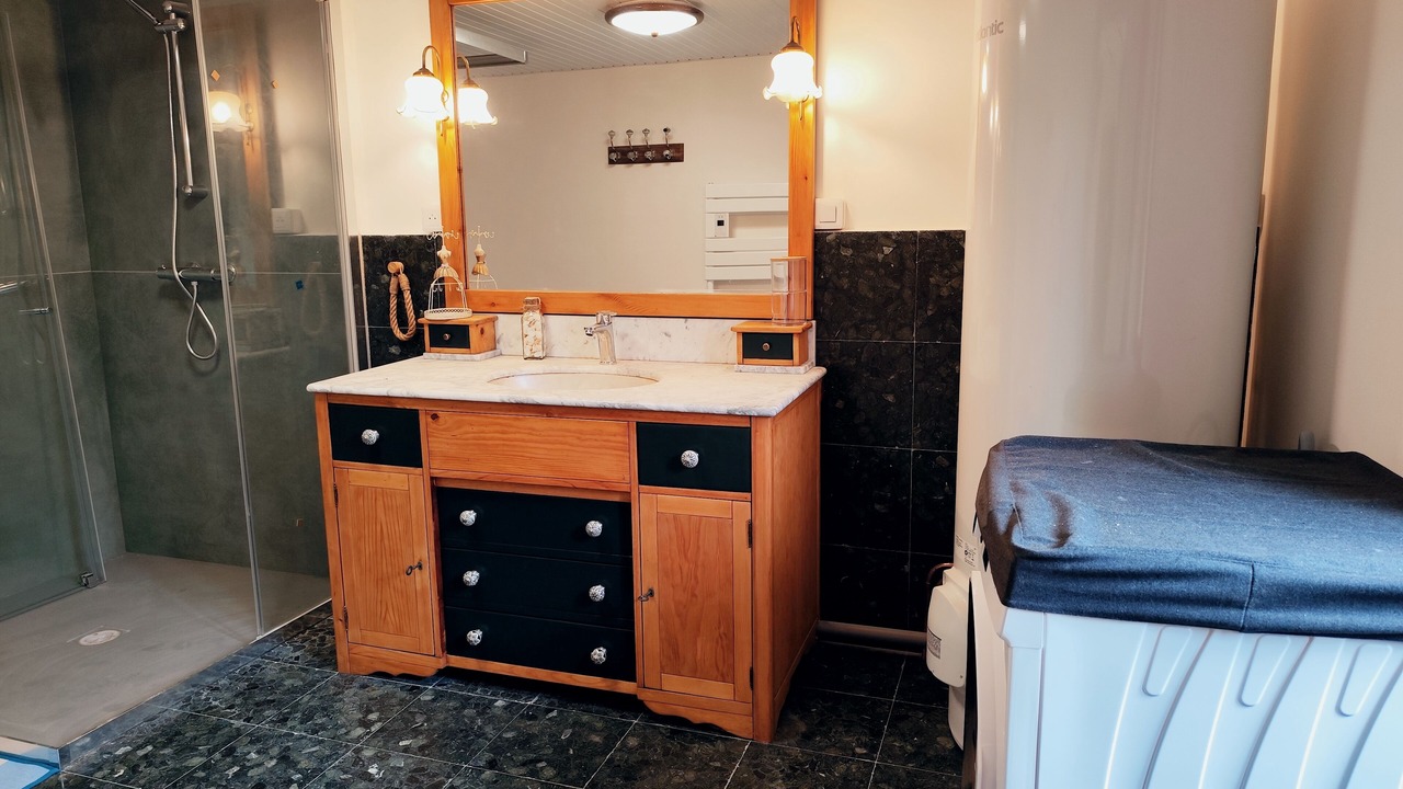 Photo of Bathroom in Thauron
