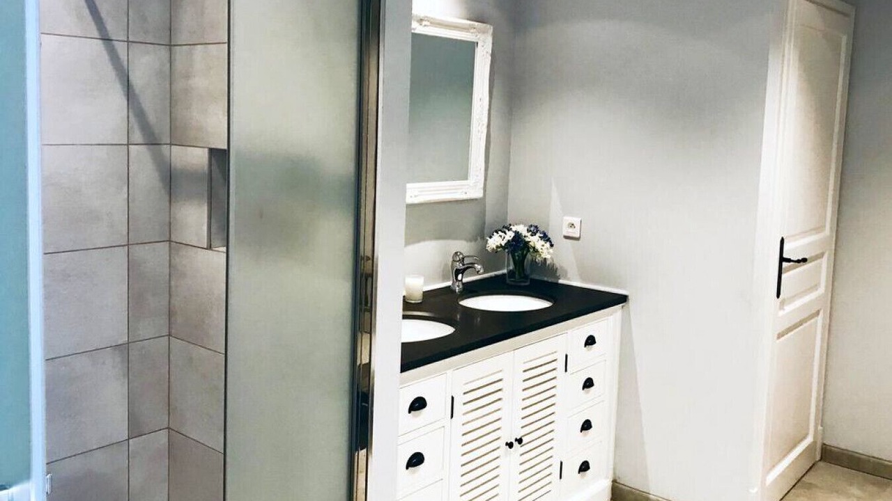 Photo of Bathroom in Cours-de-Monsegur